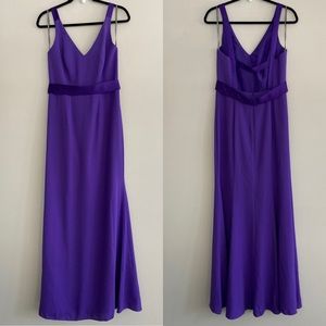 White by Vera Wang Long V-Neck Open Back Crepe Gown Bridesmaid Dress Size 8